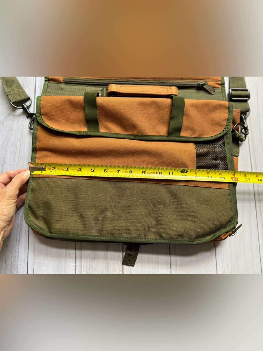 Duck Wear canvas messenger lap top bag adjustable should strap. Green & tan - Picture 12 of 15